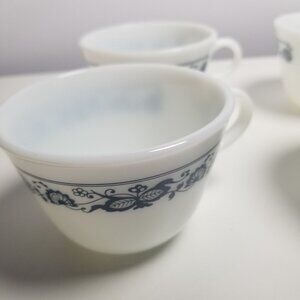 Vtg Pyrex Corell Old Town Blue Onion White Coffee Tea Milk Glass Set of 4.